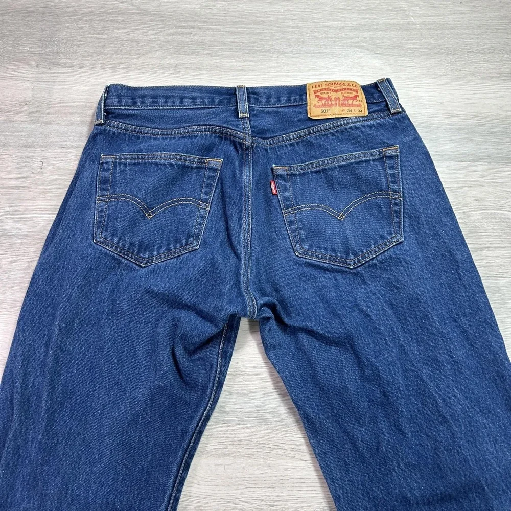 Levis 501 Jeans Mens 34x31 (32x31) Blue Medium Wash‎ Button Fly Straight Denim